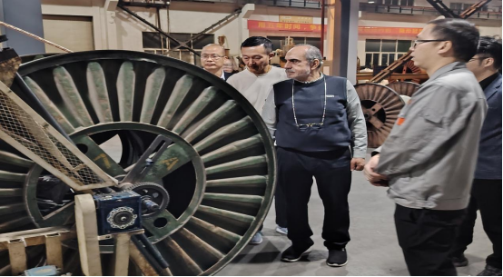阿拉伯進(jìn)出口商業(yè)聯(lián)合會(huì)代表團(tuán)一行訪問考察安普電纜集團(tuán) 阿拉伯進(jìn)出口商業(yè)聯(lián)合會(huì)代表團(tuán)一行訪問考察安普電纜集團(tuán)